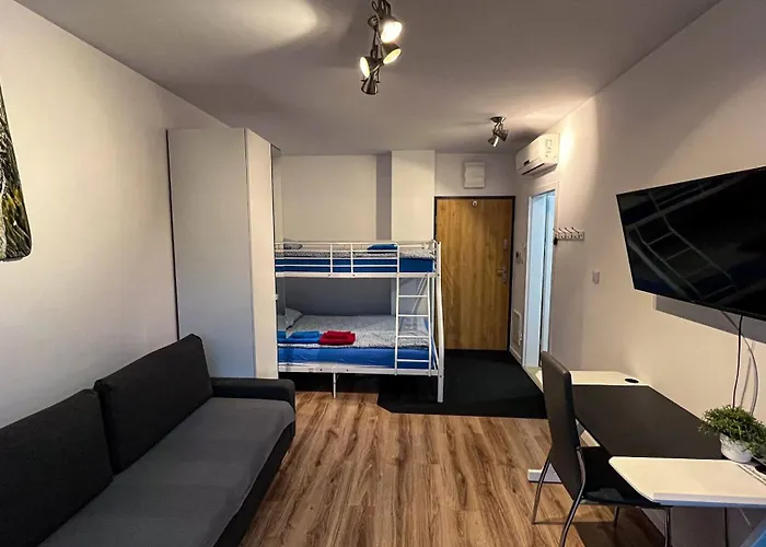 Stare Bob Cat Apartament